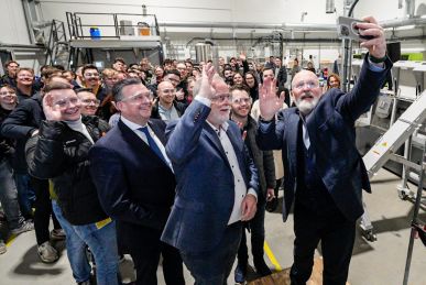 Ein Selfie mit Studenten der Zuyd Hogeschool bringt alle zum Lachen.