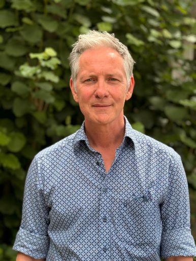 Dr Oliver Vogt